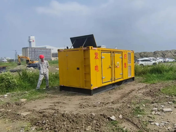 矿区200KW柴油发电机机组每小时的油耗量受哪些因素影响？